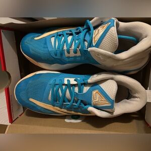 Giannis immortality 3 sneakers size 9.5